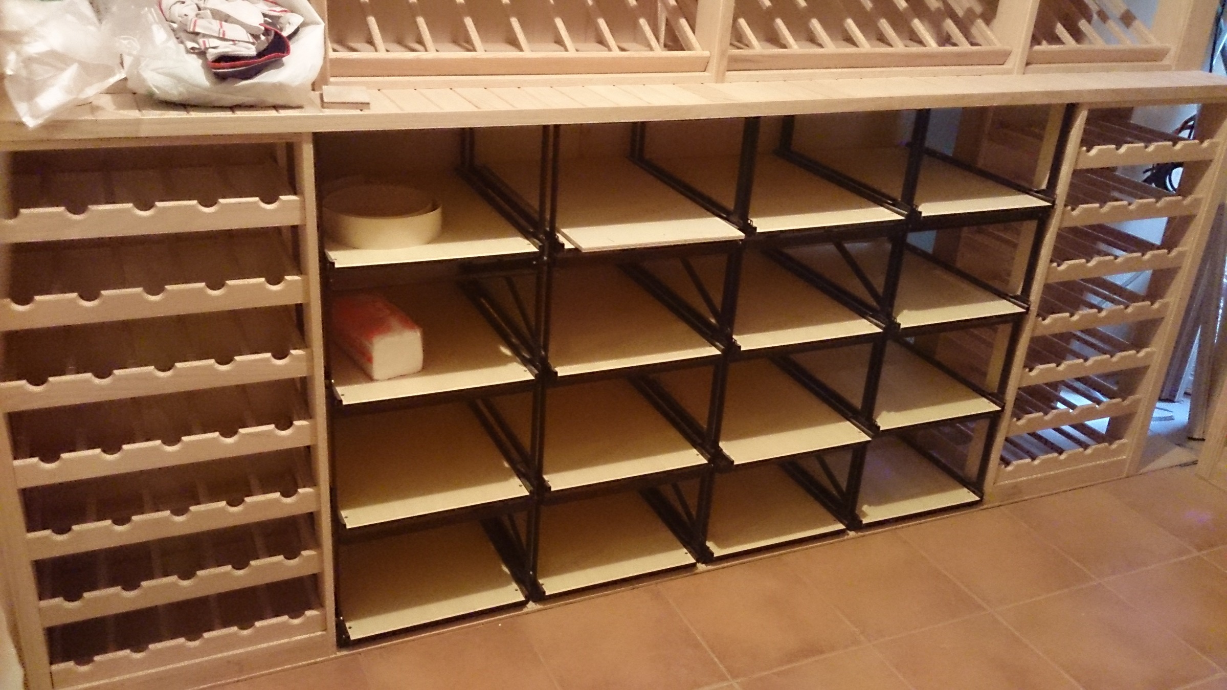 酒窖木作酒架施工現場